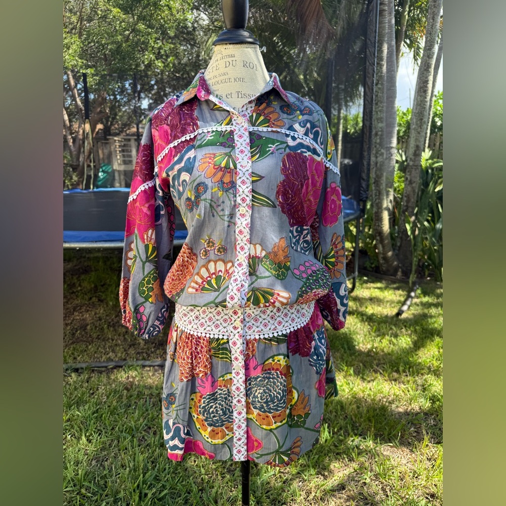 Farylina Maddie Dress In Multi size S Excellent condition ( missing belt)